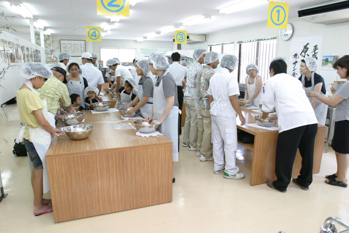 Sun Shokuhin Co., Ltd.
Sun Sun Kitchen 
Okinawa Soba Making Class